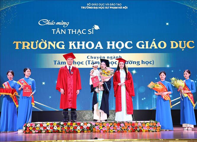 Buổi lễ có 653 tân Tiến sĩ, Thạc sĩ tốt nghiệp năm 2025 (74 Tiến sĩ và 579 Thạc sĩ). Ảnh: Thanh Tùng - TTXVN
