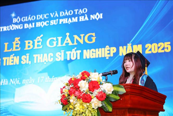 Đại diện tân Tiến sĩ, Thạc sĩ phát biểu. Ảnh: Thanh Tùng - TTXVN