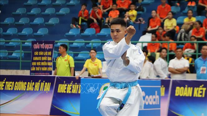 Vận động viên thi đấu nội dung Kata. Ảnh: Hồng Thái - TTXVN