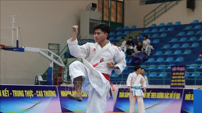 Vận động viên thi đấu nội dung Kata. Ảnh: Hồng Thái - TTXVN
