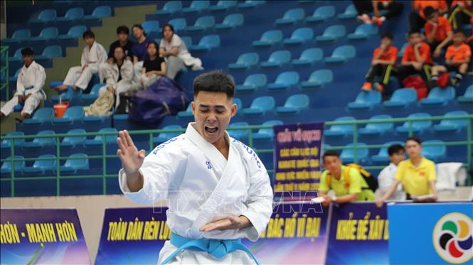 Vận động viên thi đấu nội dung Kata. Ảnh: Hồng Thái - TTXVN