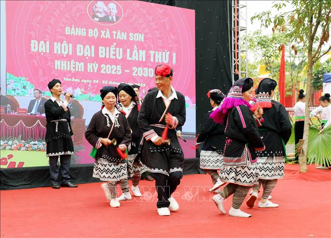 Múa lễ cấp sắc của đồng bào người Dao khu Bến Thân, xã Lai Đồng. Ảnh: Tạ Toàn - TTXVN
