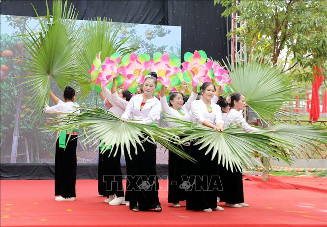 Tiết mục múa miền quê Phú Thọ của xã Lai Đồng tại khu di tích lịch sử Đền Hùng. Ảnh: Tạ Toàn - TTXVN
