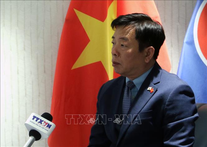 Đại sứ Vũ Hồ trả lời phỏng vấn của Phóng viên TTXVN tại Hàn Quốc. Ảnh: Trường Giang - PV TTXVN tại Hàn Quốc
