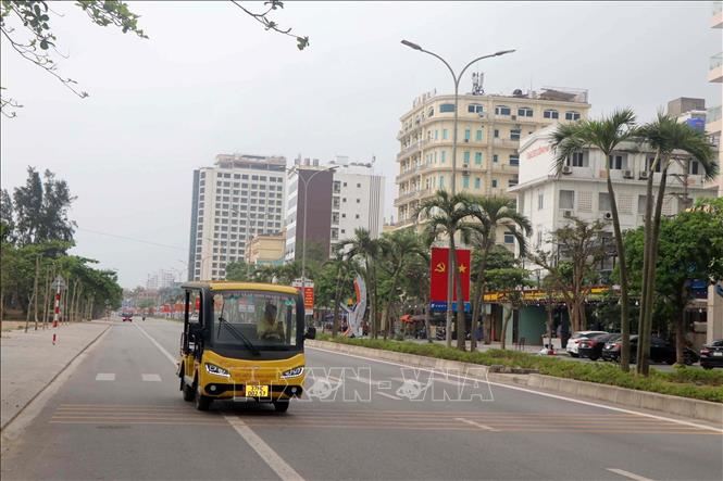 Các tuyến đường chính tại Cửa Lò được chỉnh trang đồng bộ, đảm bảo thông thoáng cho việc đi lại. Ảnh: Trịnh Duy Hưng - TTXVN