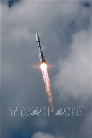Tên lửa đẩy Soyuz-2.1b mang theo vệ tinh rời bệ phóng tại sân bay vũ trụ Vostochny tại vùng Amur, Nga. Ảnh: THX/TTXVN
