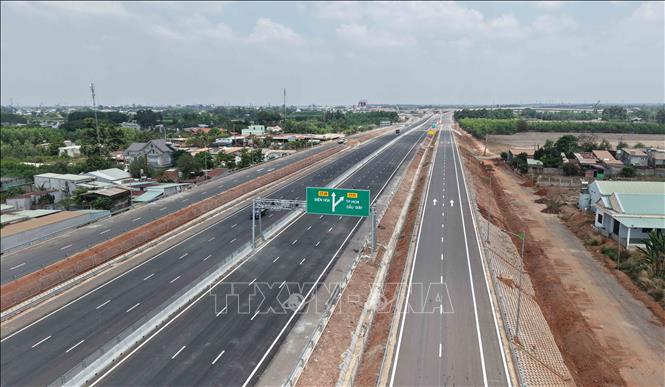 Tuyến đường trực tiếp kết nối với sân bay Long Thành đã hoàn thành, dự kiến cuối tháng 4/2026 đưa vào khai thác. Ảnh: Công Phong - TTXVN