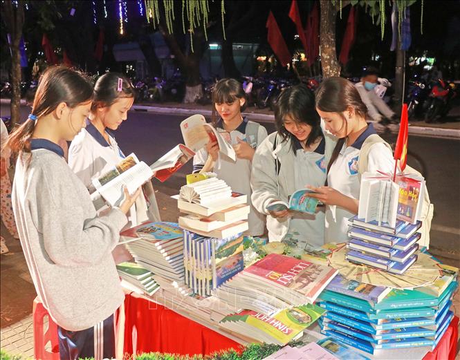 Xây chắc nền tảng dành cho văn hóa đọc sẽ giúp cho thế hệ trẻ Cà Mau càng thêm vững vàng, không chỉ về công nghệ mà còn giàu về văn hóa, sâu về tư duy và đẹp về nhân cách. Ảnh: Huỳnh Anh - TTXVN