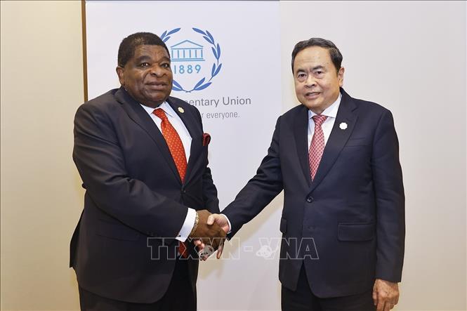 NA Chairman Tran Thanh Man meets with IPU Secretary-General Martin Chungong. VNA Photo: Doãn Tấn 