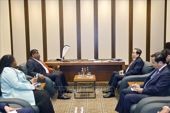 NA Chairman Tran Thanh Man meets with IPU Secretary-General Martin Chungong. VNA Photo: Doãn Tấn 