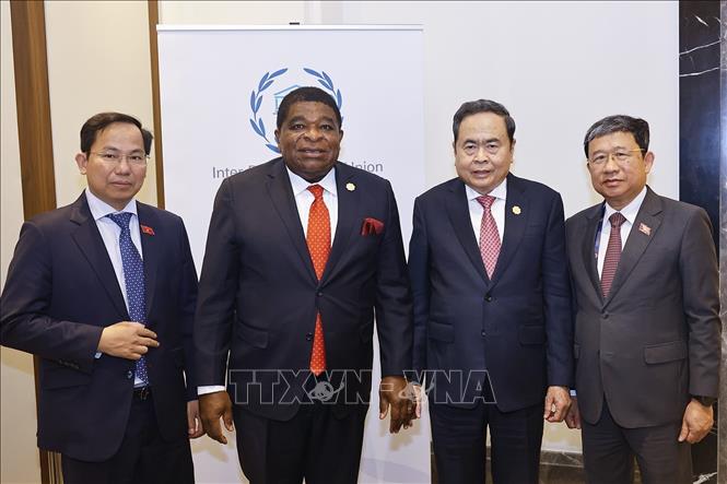 NA Chairman Tran Thanh Man meets with IPU Secretary-General Martin Chungong. VNA Photo: Doãn Tấn 