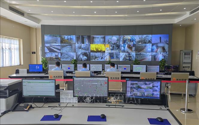 Phòng điều khiển trung tâm, nơi giám sát toàn bộ hoạt động của Nhà máy xử lý chất thải rắn (rác sinh hoạt) phát điện Cần Thơ. Ảnh: Thanh Liêm - TTXVN