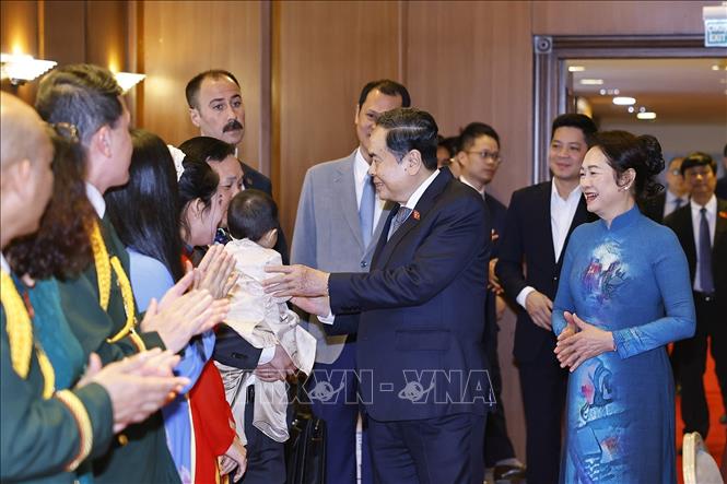 Chủ tịch Quốc hội Trần Thanh Mẫn và Phu nhân gặp gỡ cán bộ nhân viên Đại sứ quán và cộng đồng người Việt Nam tại Thổ Nhĩ Kỳ. Ảnh: Doãn Tấn – TTXVN
