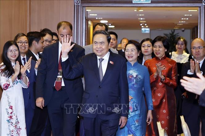 Chủ tịch Quốc hội Trần Thanh Mẫn và Phu nhân gặp gỡ cán bộ nhân viên Đại sứ quán và cộng đồng người Việt Nam tại Thổ Nhĩ Kỳ. Ảnh: Doãn Tấn – TTXVN