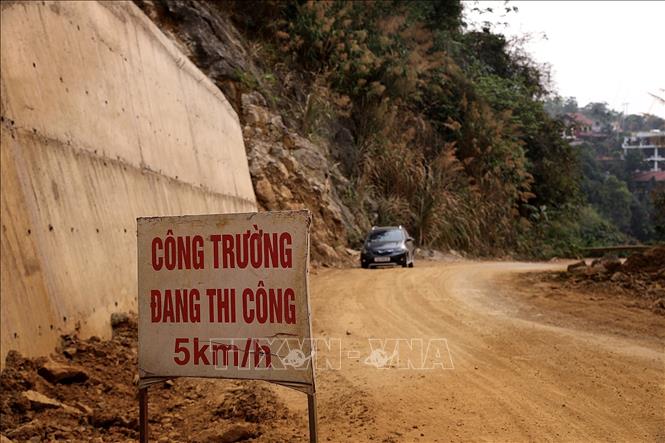 Điểm kè xử lý sạt lở đường Bích Trụ, chậm tiến độ ảnh hưởng trực tiếp đến đời sống, kinh tế địa phương. Ảnh: Thanh Hải - TTXVN  
