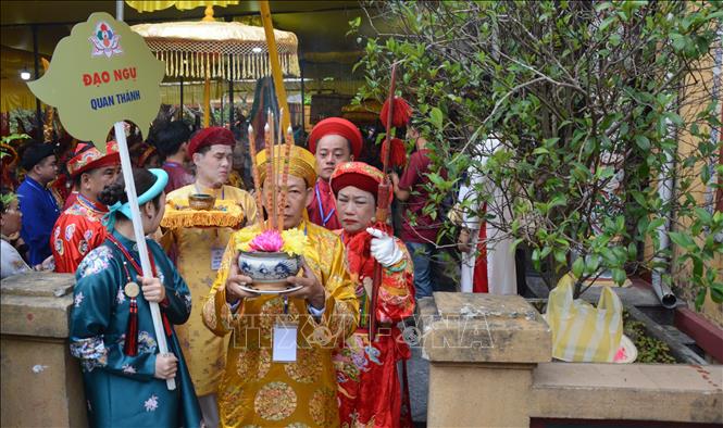 Nghi lễ rời điện (hay lễ xuất phát) tại Thánh đường Thiên Tiên Thánh Giáo (số 352 Chi Lăng, thành phố Huế) là nghi thức mở đầu quan trọng bậc nhất của Lễ hội Điện Huệ Nam. Ảnh: Văn Dũng-TTXVN