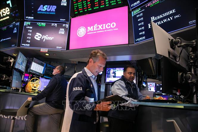 Hoạt động tại sàn giao dịch chứng khoán New York, Mỹ. Ảnh: THX/TTXVN