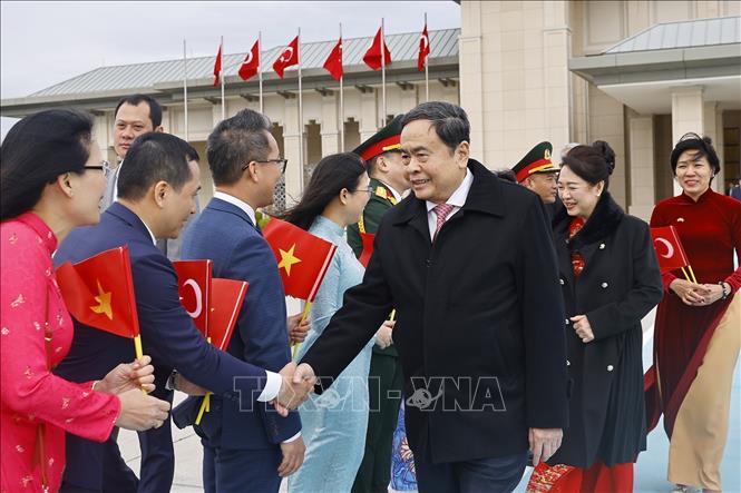 Lễ tiễn Chủ tịch Quốc hội Trần Thanh Mẫn và Phu nhân tại Sân bay Istanbul, TP. Istanbul, Thổ Nhĩ Kỳ. Ảnh: Doãn Tấn – TTXVN