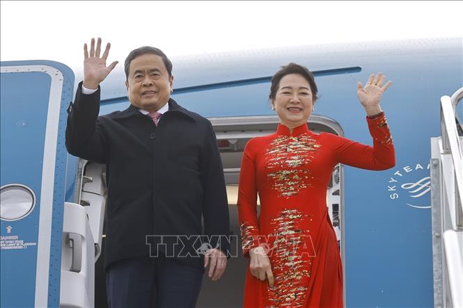 Chủ tịch Quốc hội Trần Thanh Mẫn và Phu nhân tại Sân bay Istanbul, TP. Istanbul, Thổ Nhĩ Kỳ. Ảnh: Doãn Tấn – TTXVN