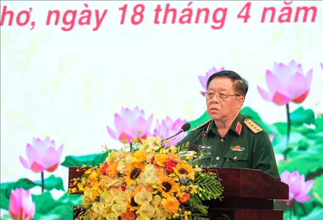 Đại tướng Nguyễn Trọng Nghĩa phát biểu tại buổi gặp mặt. Ảnh: Thanh Liêm - TTXVN