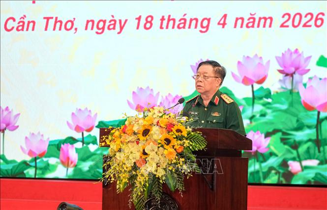 Đại tướng Nguyễn Trọng Nghĩa phát biểu tại buổi gặp mặt. Ảnh: Thanh Liêm - TTXVN