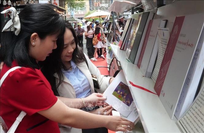 Ngày Sách và Văn hóa đọc tại TP. Hồ Chí Minh năm nay được tổ chức theo hướng đa dạng, phong phú, kết hợp truyền thống và hiện đại. Ảnh: Hữu Duyên - TTXVN