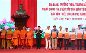 Già làng, người uy tín trở thành điểm tựa đoàn kết trong xây dựng 'thế trận lòng dân'