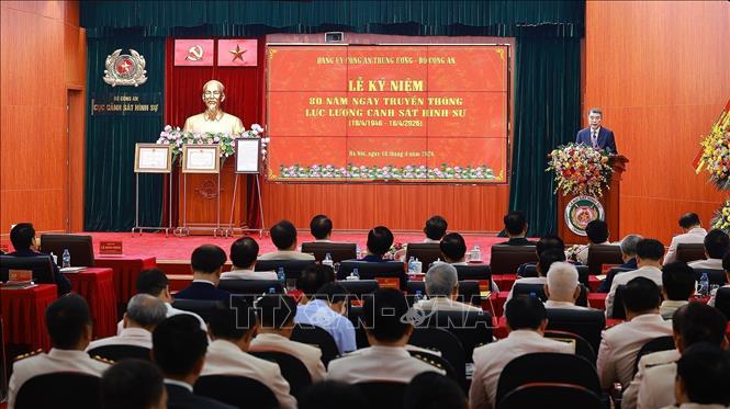 Prime Minister Le Minh Hung speaks at the ceremony. Photo: Duong Giang - VNA