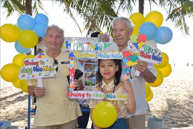  Trẻ em khuyết tật tỉnh Khánh Hòa được tạo nhiều sân chơi bổ ích trong mùa Hè. Ảnh: Phan Sáu - TTXVN 