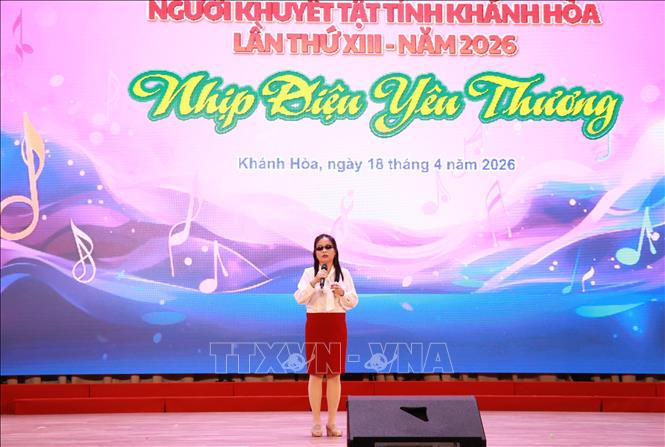 Tiết mục dự thi phần hát của Hội người mù Khánh Hòa trong Liên hoan văn nghệ người khuyết tật tỉnh Khánh Hòa lần thứ 13 năm 2026. Ảnh: Phan Sáu - TTXVN 