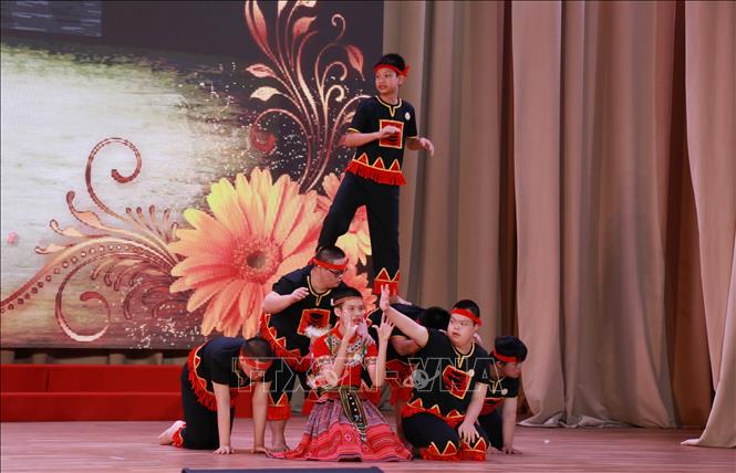 Một tiết mục văn nghệ của các em khuyết tật cơ sở chăm sóc khuyết tật Sao Mai, phường Nam Nha Trang, tỉnh Khánh Hòa. Ảnh: Phan Sáu - TTXVN 