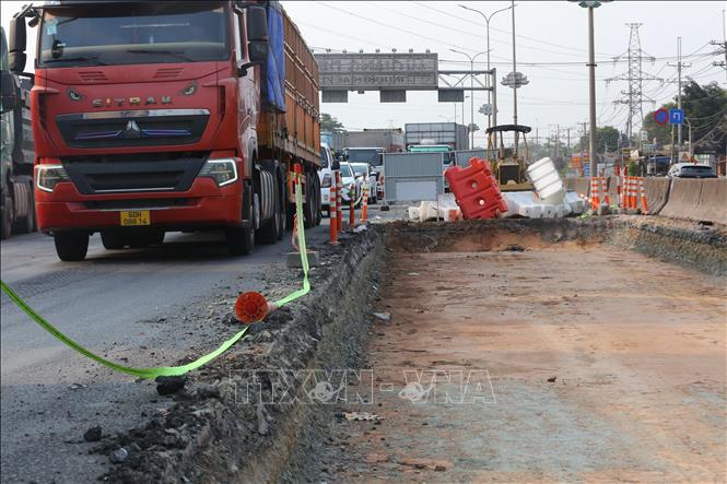 Quốc lộ 51, đoạn qua Đồng Nai đang sửa chữa. Ảnh: Công Phong - TTXVN