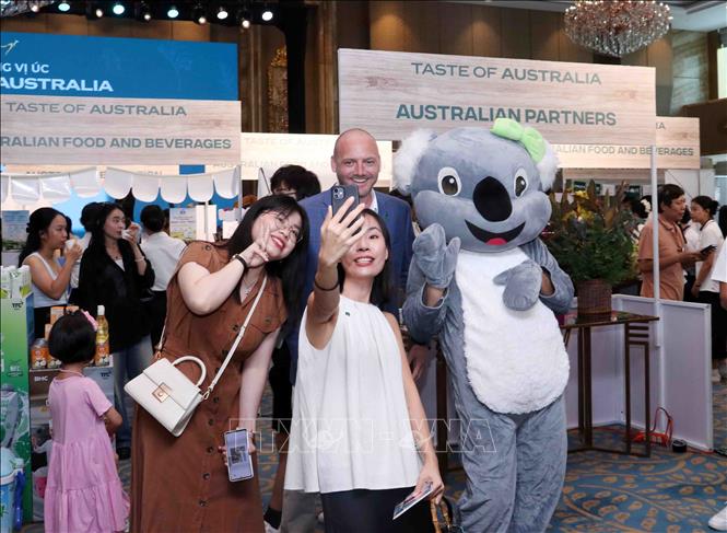 Triển lãm “Hương vị Úc” là nơi giới thiệu văn hóa Autralia và cũng là nơi giao lưu kết nối tình hữu nghị Việt Nam- Australia. Ảnh: Xuân Khu-TTXVN