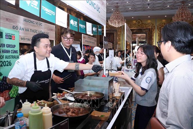 Triển lãm “Hương vị Úc” giới thiệu những sản phẩm nông sản, thực phẩm, đồ uống đặc sắc của Autralia. Ảnh: Xuân Khu-TTXVN