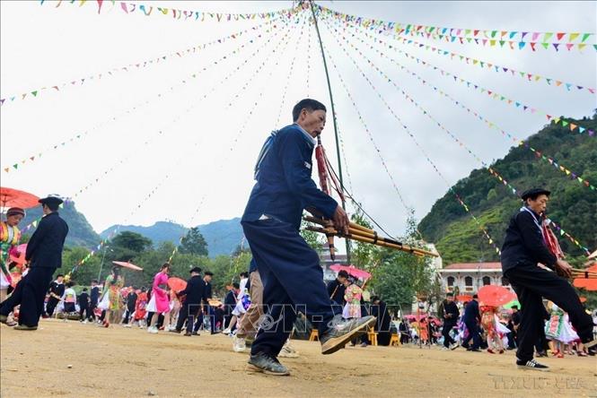Ngày hội Ngày hội Văn hóa dân tộc Mông và Festival khèn Mông huyện Mèo Vạc năm 2023 là hoạt động văn hóa thường niên được huyện Mèo Vạc tổ chức nhằm bảo tồn các giá trị văn hóa truyền thống của nhân dân các dân tộc trên địa bàn huyện nói chung và văn hóa dân tộc Mông nói riêng. Ảnh: Nam Thái - TTXVN