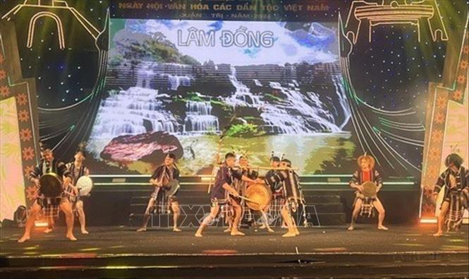 Hòa tấu cồng chiêng của dân tộc K’Ho ở Lâm Đồng trong Ngày hội Văn hóa các dân tộc Việt Nam tại tỉnh Quảng Trị năm 2024. Ảnh: Nguyên Linh - TTXVN