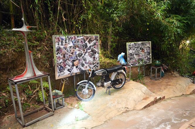 Một góc trưng bày độc đáo tại Triển lãm ảnh 