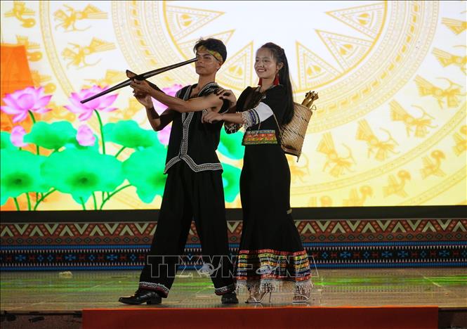 Trình diễn trang phục dân tộc Raglai trong Chương trình Ngày Văn hóa các dân tộc Việt Nam tỉnh Khánh Hòa năm 2026. Ảnh: Nguyễn Thành – TTXVN