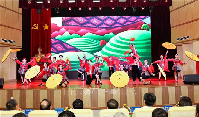 Những tiết mục văn nghệ đặc sắc, mang đậm tinh thần tuổi trẻ, niềm tự hào dân tộc và khát vọng cống hiến được sinh viên nhà trường biểu diễn trong ngày hội. Ảnh: Thanh Tùng - TTXVN 