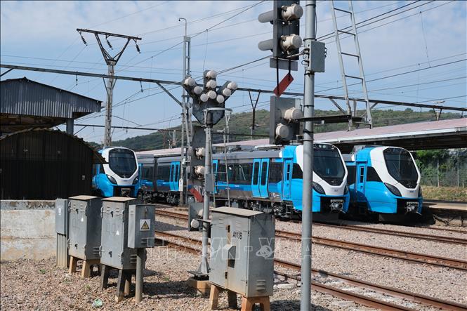 Hiện tại Nam Phi vẫn còn khoảng 4-5 tuyến tàu với khoảng 20 đầu tàu hơi nước đang hoạt động thường xuyên phục vụ du khách, cùng một số chuyến đặc biệt, được chạy trên cùng hệ thống đường ray với các tàu hiện đại. Ảnh: Hồng Minh - PV TTXVN tại Nam Phi