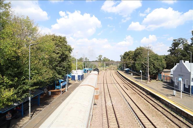 Tàu hỏa hơi nước vào ga Irene sau hành trình hơn 1 giờ từ Pretoria. Ảnh: Hồng Minh -PV TTXVN tại Nam Phi