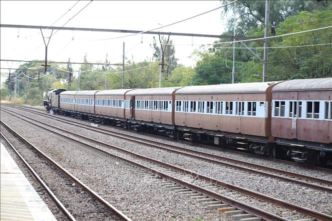 Những chuyến tàu hơi nước ở Nam Phi hôm nay không chỉ là một phương tiện di chuyển chậm rãi, mà là một hành trình ngược thời gian đầy thi vị. Ảnh: Hồng Minh - PVTTXVN tại Nam Phi