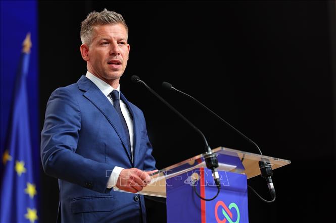 Ông Peter Magyar, lãnh đạo đảng Tisza, phát biểu trong cuộc họp báo tại Budapest, Hungary. Ảnh: THX/TTXVN