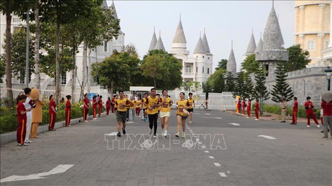 Gần 7.000 vận động viên tham gia giải chạy việt dã 