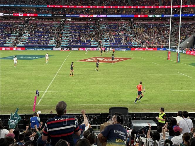 Màn thi đấu đầy kịch tính tại Giải bóng bầu dục 7 người Hong Kong. Ảnh: Mạc Luyện PV TTXVN tại Hong Kong