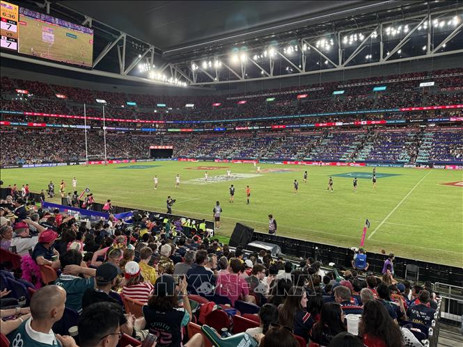 Màn thi đấu đầy kịch tính tại Giải bóng bầu dục 7 người Hong Kong. Ảnh: Mạc Luyện - PV TTXVN tại Hong Kong