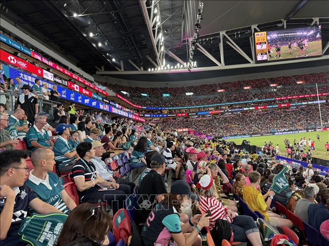 Các khán đài tại sân vận động Kai Tak luôn chật kín người xem. Ảnh: Mạc Luyện - PV TTXVN tại Hong Kong