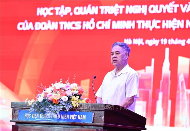 PGS.TS Nguyễn Viết Thông - nguyên Tổng Thư ký Hội đồng Lý luận Trung ương phát biểu chuyên đề “Những nội dung cốt lõi và điểm mới nổi bật trong các văn kiện Đại hội XIV của Đảng”. Ảnh: Minh Đức – TTXVN