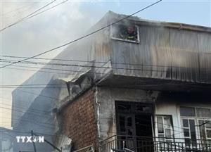 Lâm Đồng: Cháy nhiều nhà ngay trung tâm Đà Lạt, 1 căn nhà bị thiêu rụi hoàn toàn