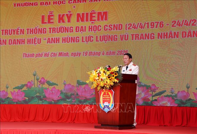 Đại tướng Lương Tam Quang, Ủy viên Bộ Chính trị, Bộ trưởng Bộ Công an phát biểu chỉ đạo tại Lễ kỷ niệm 50 năm Ngày truyền thống Trường Đại học Cảnh sát nhân dân (24/4/1976 - 24/4/2026) và đón nhận danh hiệu Anh hùng Lực lượng vũ trang nhân dân. Ảnh: Hồng Đạt - TTXVN